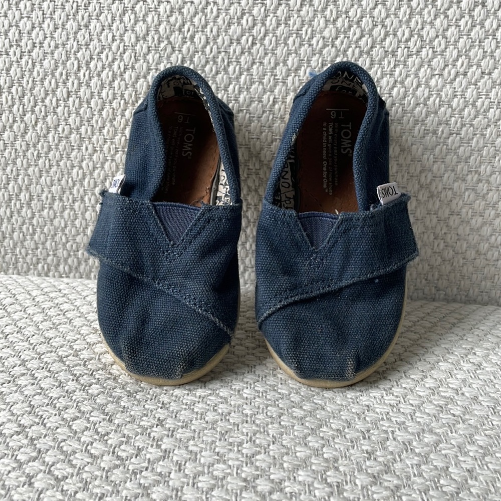 Pair of Navy Toddler Toms - T6